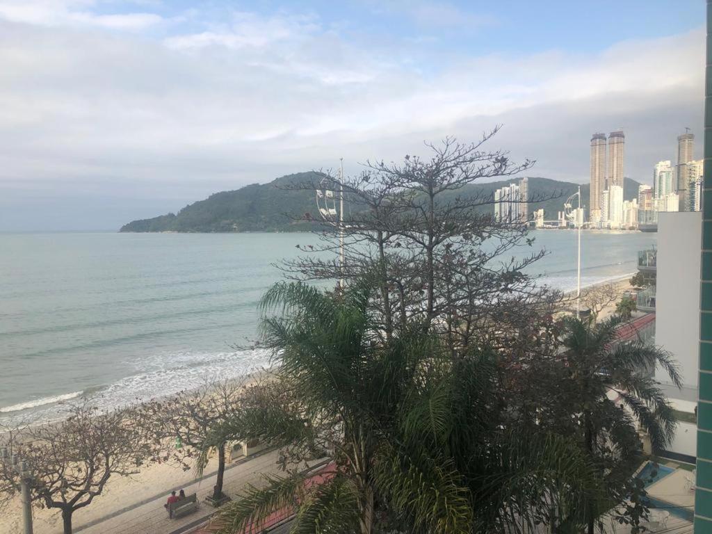 شقة Baln Camboriu - Beira Mar Balneário Camboriú المظهر الخارجي الصورة