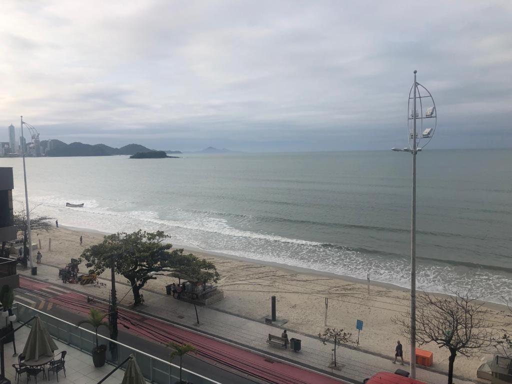 شقة Baln Camboriu - Beira Mar Balneário Camboriú المظهر الخارجي الصورة